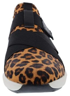 Clarks Women's Un Rio Strap Hook & Loop Slip On Sneakers With Arch Support -Altra Store 0754701 03